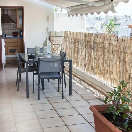 Apartment Gorgeous In Piraeus