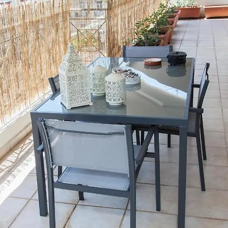 Apartment Gorgeous In Piraeus